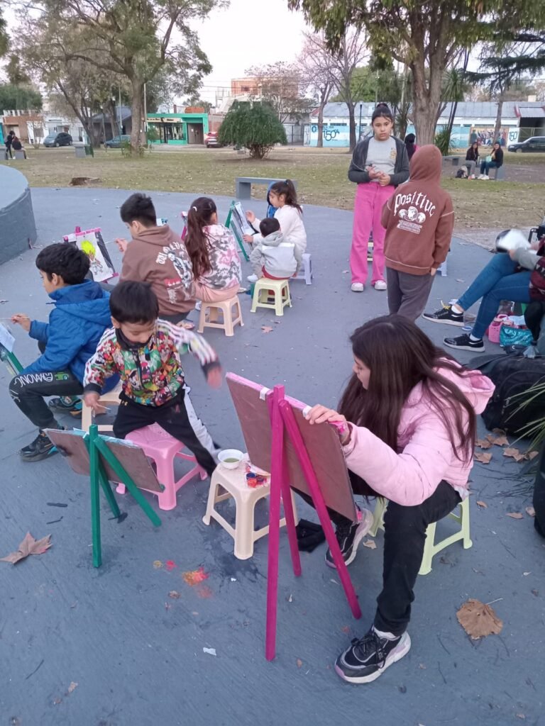 Jornadas de Arte Kids en plazas de Claypole y Rafael Calzada img 20250601 wa0062